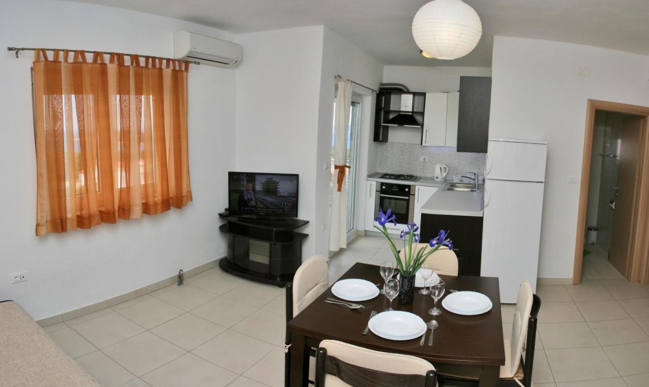 Apartments With A Parking Space Bilo, Primosten - 12870 Exterior foto
