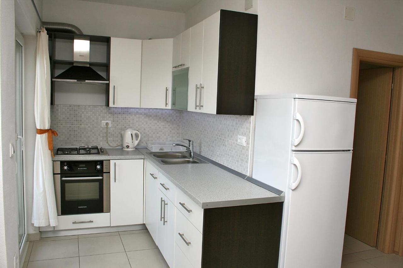 Apartments With A Parking Space Bilo, Primosten - 12870 Exterior foto